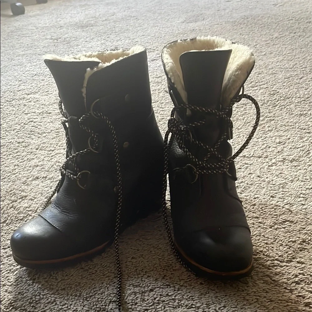 Women's Black Winter Boots - Picture 5 of 6